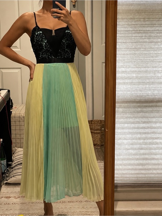 Dresses & Skirts - Three floor Vacation Maxi Dress